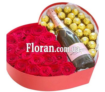 Серце з трояндами, шампанським і цукерками