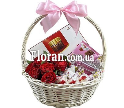 Сладкая корзина в подарок