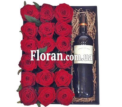 Вино в коробці з квітами