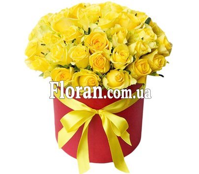 Желтые розы в шляпной коробке