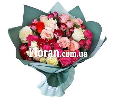 Букет із кущових і звичайних троянд