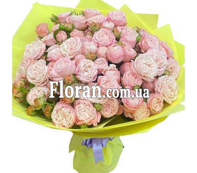 Букет із піонових троянд