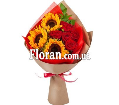 Букет із соняшниками та трояндами