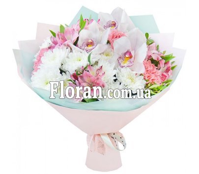 Букет светлых цветов