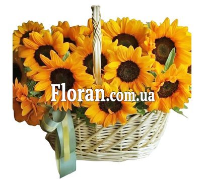 Кошик із соняшниками