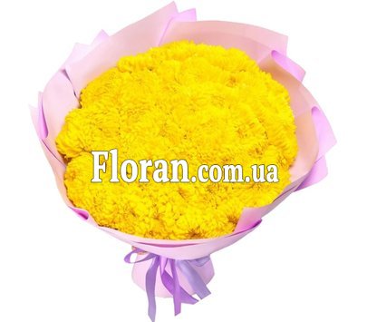 Красивий букет з великих хризантем