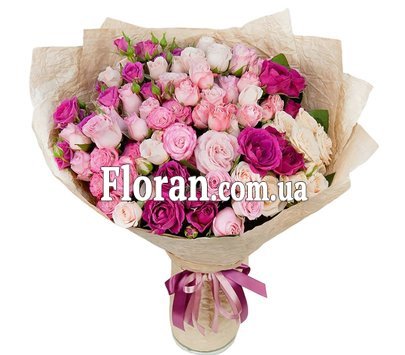 Красивый букет из маленьких роз