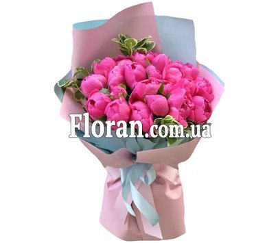 Гарний букет півонії