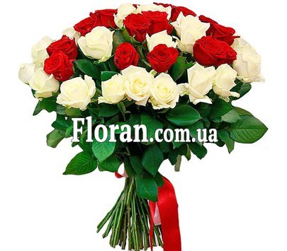 Красно белый букет цветов