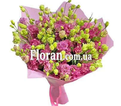 Лізіантуси у букеті