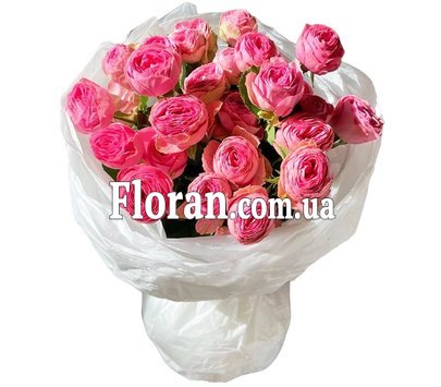 Маленький букет из пионовидных роз