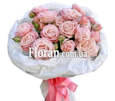 Small bouquet of peony roses