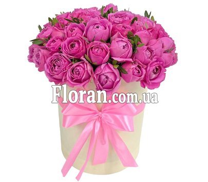 Півонієподібні троянди в коробці