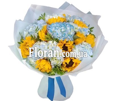 Blue-yellow bouquet with sunflowers