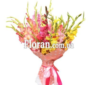 Яркий букет гладиолусов