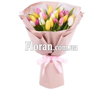 30 тюльпанів