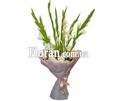 Букет цветов с гладиолусами и розами