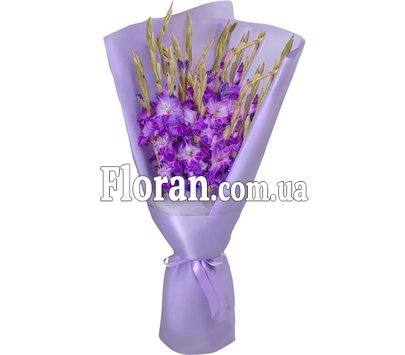 Букет гладиолусов для мамы