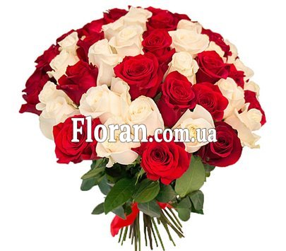 Букет з бордових та білих троянд