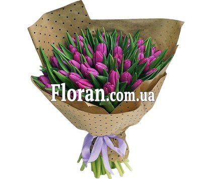 Букет із фіолетових тюльпанів