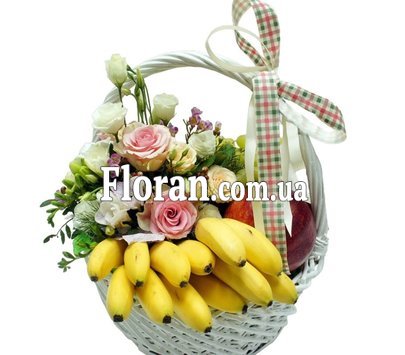 Букет из фруктов в корзине
