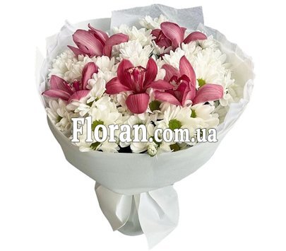 Букет із хризантем та орхідей