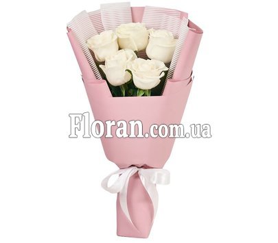 Букет із п'яти троянд