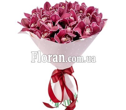 Букет красных орхидей