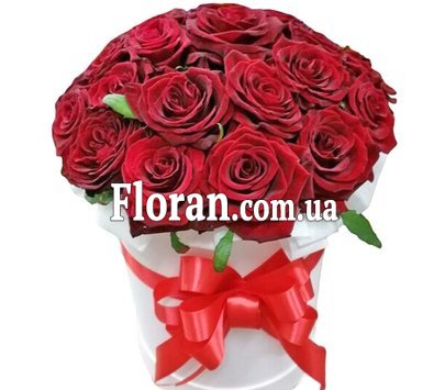 Букет червоних троянд у коробці
