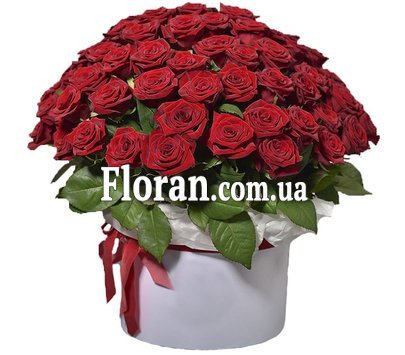 Квіти в червоній коробці