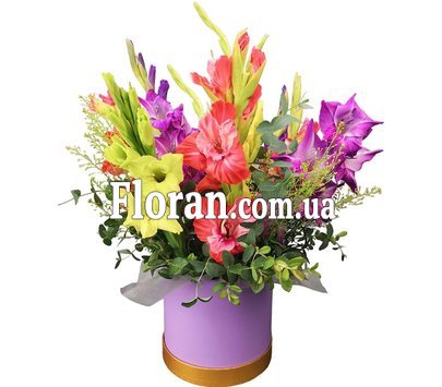 Гладиолусы в коробке