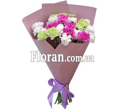 Гвоздики у букеті