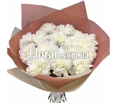 Composition of white flowers