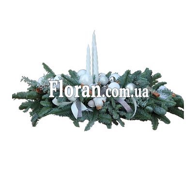 Композиція на стіл зі свічками та ялиною