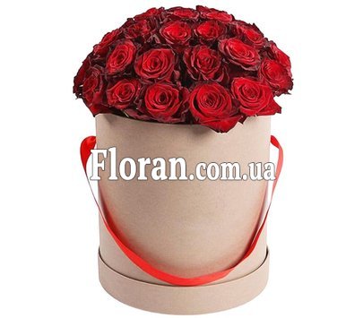 Композиція в коробці із квітів