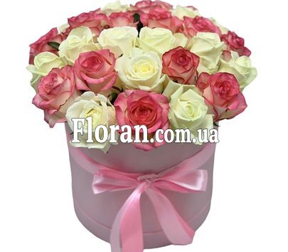 Композиція в капелюшній коробці