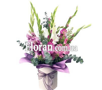 Коробка гладіолусів