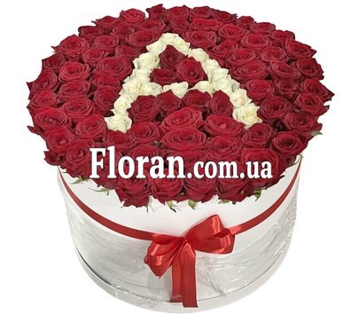 Коробка из роз с буквой