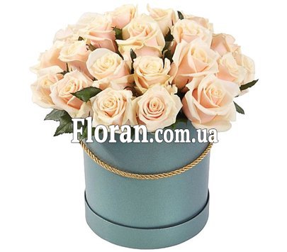 Коробка с кремовыми розами