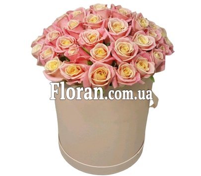 Коробка з трояндами для дружини