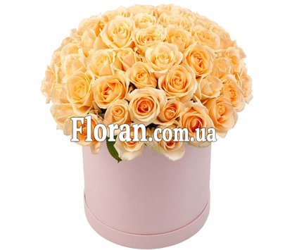 Коробка з трояндами