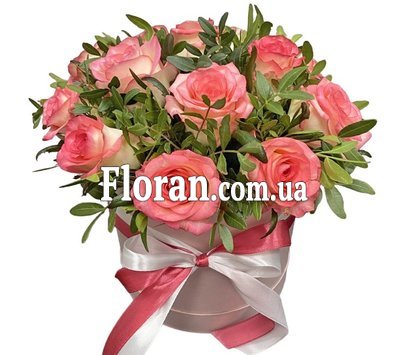 Коробочка з трояндами для дівчинки