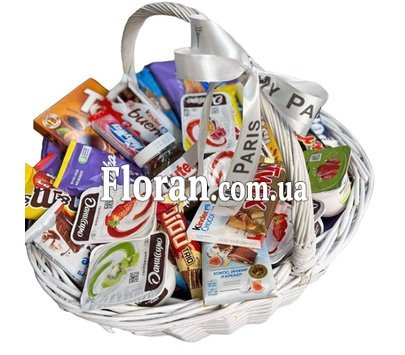 Gift basket with yogurt
