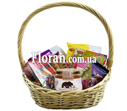 Кошик з чаєм і медом