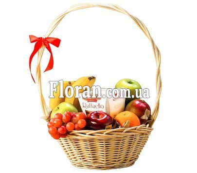 Корзина с фруктами и Raffaello