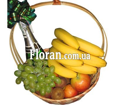 Корзина с фруктами и шампанским