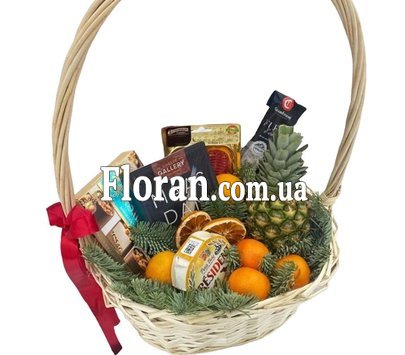 Корзина с подарками на Рождество