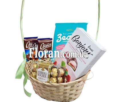 Кошик солодощів на свято