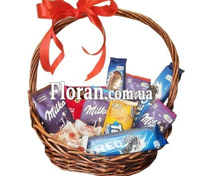 Кошик із солодощами