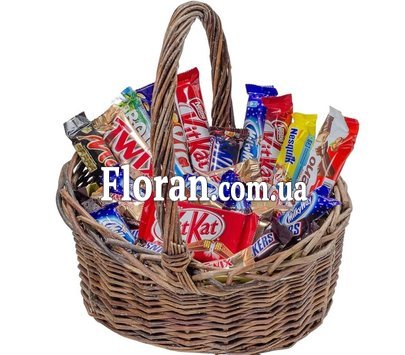 Кошик зі смаколиками